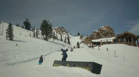 Snowboarding on box Video stock 21927655