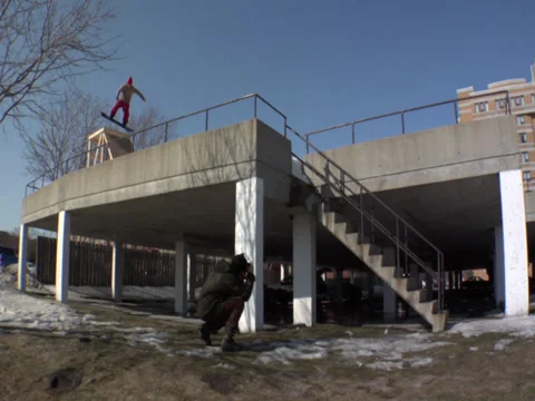 Snowboarding in the city Stock-Footage 33624270