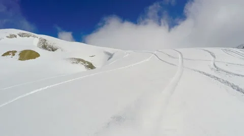 Snowboarding on a freeride rear perspective 動画素材 66994340