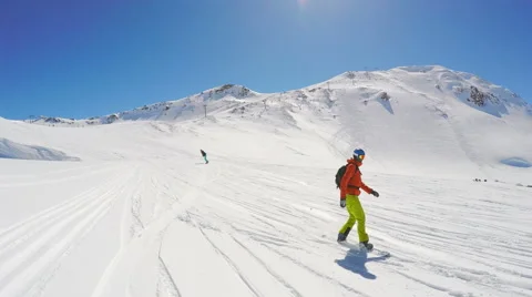 Snowboarding in high alps Video stock 67012175
