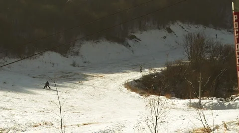 Snowboarding on the slope 库存影片 1041998