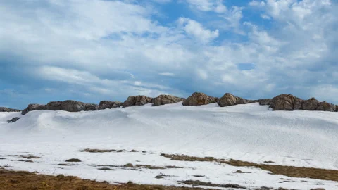 Snowbound mountain chain under dense cloudy sky Stock-Footage 319075824