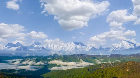 Snowbound mountain valley in dense mist and clouds Stock-Footage 315515586