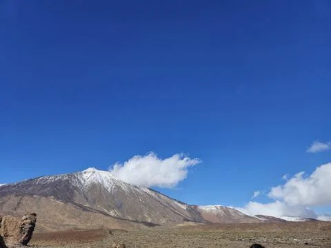 Snowcapped mountain under clear blue sky 写真素材