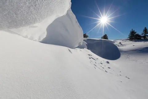 Snowdrift Under the Winter Sun 스톡 사진