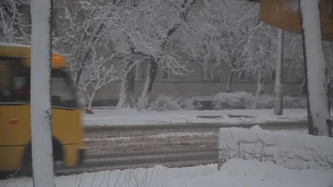 Snowfall. bus stop in winter. pedestrians in the metropolis. traffic jams in the Stock Footage 126596267