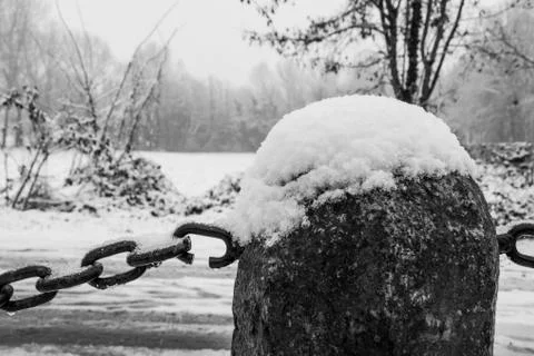 Snowfall on the chain Stock-Fotos