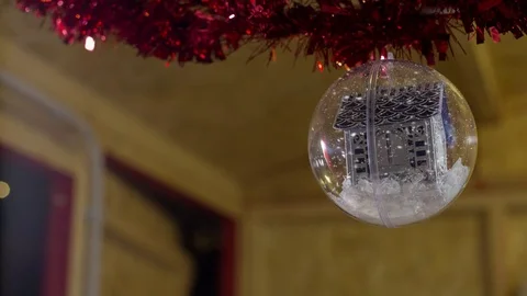 Snowfall in Christmas ball Video stock 81578172