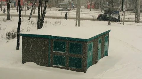 Snowfall in the city (4) Видео 48630827