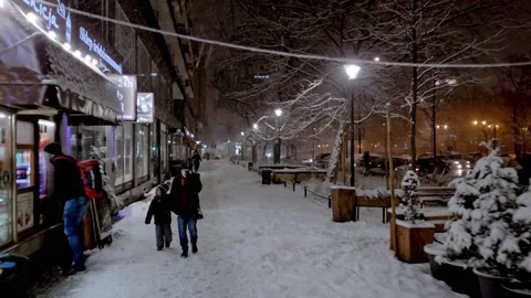 Snowfall in a city center Stock-Footage 149153055