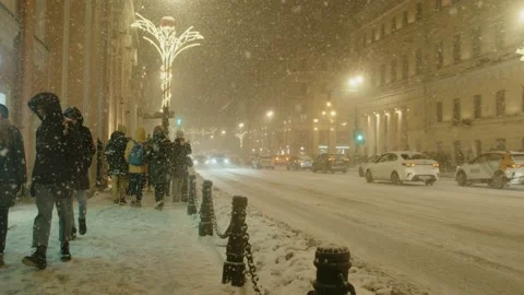 Snowfall in the city, slow motion Video stock 223760931