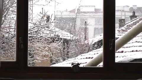 Snowfall continues Stock Footage 167187706