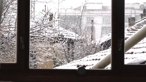 Snowfall continues Stock Footage 167188011