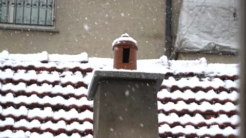 Snowfall continues Stock Footage 167715454