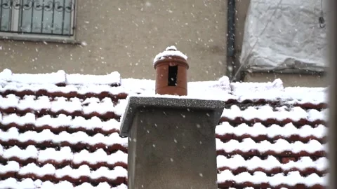 Snowfall continues Stock Footage 167715567