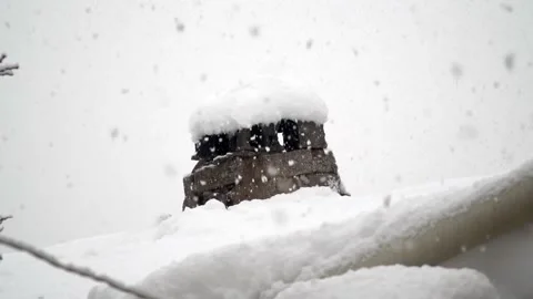 Snowfall continues Stock Footage 169371546
