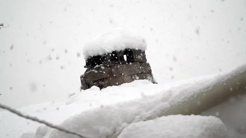 Snowfall continues Stock Footage 169371623