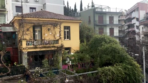 Snowfall in downtown Athens 動画素材 148474621