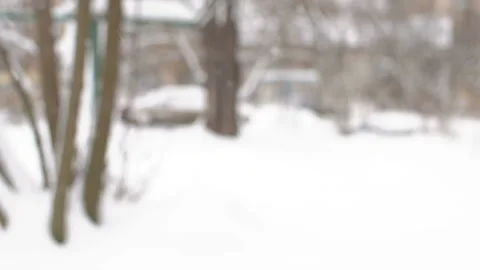 Snowfall on the street. Blurred background. Video in defocus. Vídeo Stock 100822338