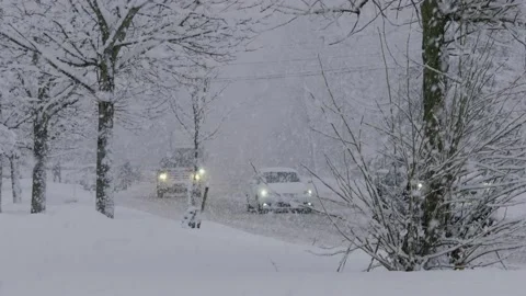 Snowfall with traffic moving Stock Footage 148346954