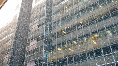 Snowfall. View of the windows of the office building. Snowy London. 스톡 동영상 86504581