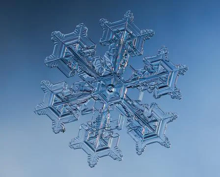 Snowflake on smooth gradient background. Macro photo of real snow crystal on 스톡 사진
