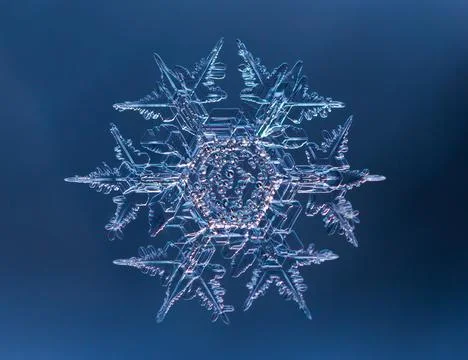 Snowflake on smooth gradient background. Macro photo of real snow crystal on 스톡 사진