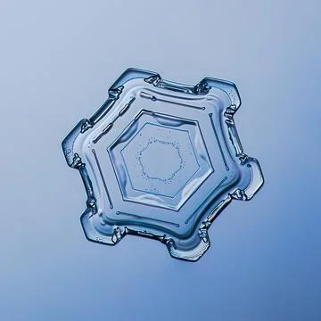 Snowflake on smooth gradient background. Macro photo of real snow crystal on 스톡 사진