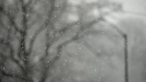 Snowflakes Falling in Slow Motion Видео 330975771