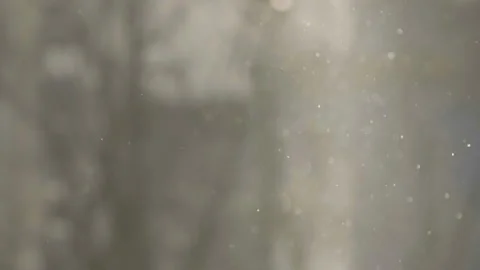 Snowflakes in sunlight. Snowfall in the city. 库存影片 165952014
