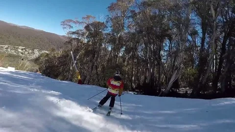 Snowgun Ski Jump 60fps Stockbeeldmateriaal 80626891