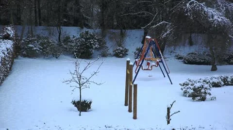 Snowing in the garden park.MP4 Video stock 10912898