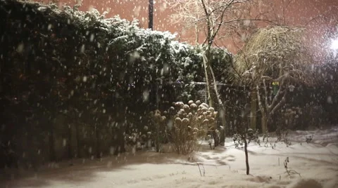 Snowing at night 스톡 동영상 58297356