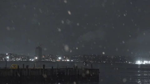 Snowing Nighttime Oceanfront Dock 動画素材 302994146