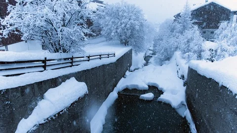 Snowing in a ski resort timelapse Vidéo 93696600