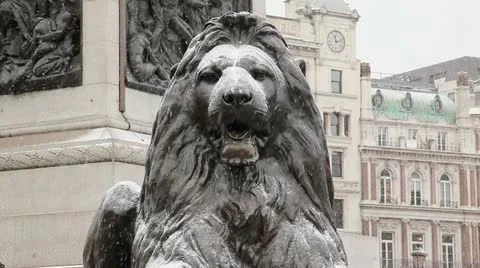 Snowing in Trafalgar Square 2 Video stock 11129807