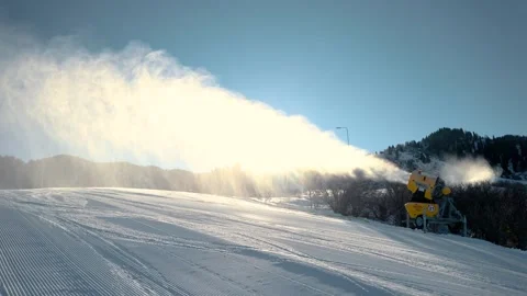 Snowmaking machine at mountain ski resort. Video stock 330014621