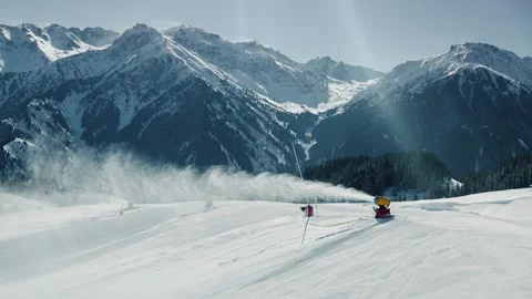 Snowmaking machine at mountain ski resort. Video stock 330174166