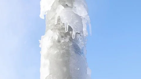 Snowmaking tech turns winter resorts into snowy wonderlands 스톡 동영상 301874697