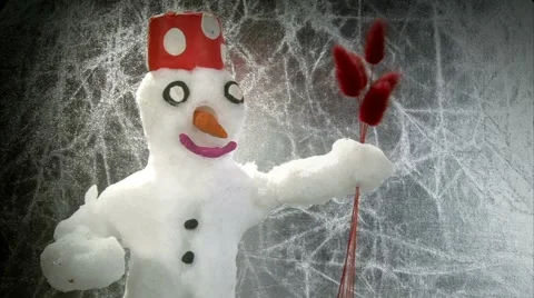 Frightened melting snowman, Stock Video