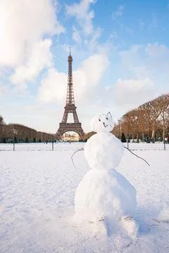 Snowman standing in front of eiffel tower paris Stock Photos