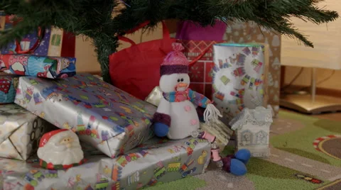 Snowman under new year tree close-up Vidéo 67843823