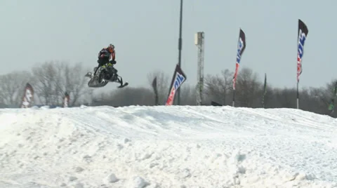 Snowmobile Jump Видео 38720827