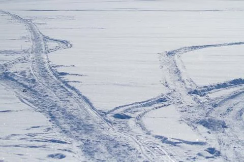 Snowmobile track marks on the snow Foto stock