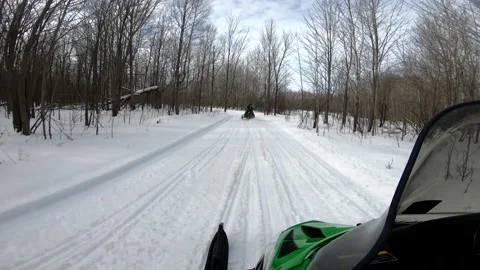 Snowmobiling Onboard View of an Open Field and Going into a Forest Vídeos de archivo 130217417