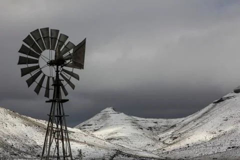 Snowscape with windmill, Eastern Cape Karoo, South Africa. Fotos de archivo