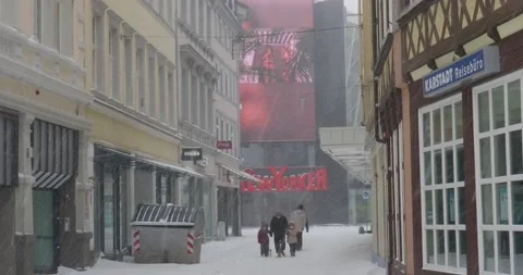 Snowstorm blizzard and white winter street scenery in German city Brunswick Video stock 149776859
