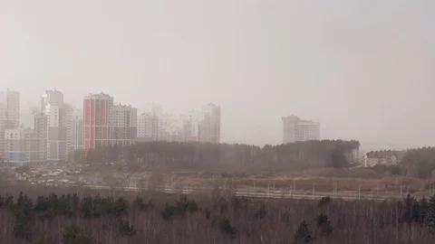 Snowstorm over the city Stockbeeldmateriaal 81788872