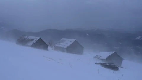 Snowstorm in winter mountains Video stock 82538497