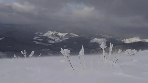 Snowstorm in winter mountains 스톡 동영상 83360667